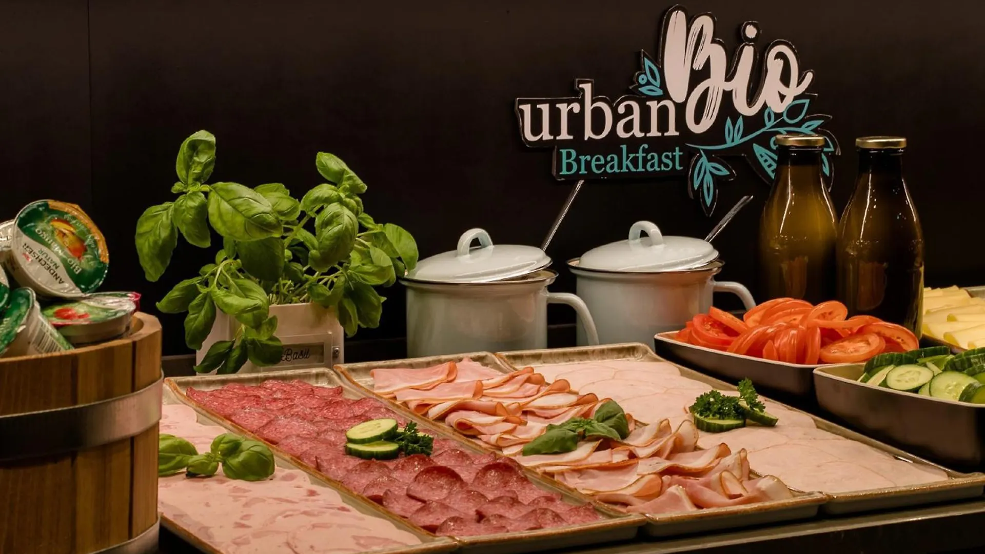 Отель Motel One Berlin-Hackescher Markt
